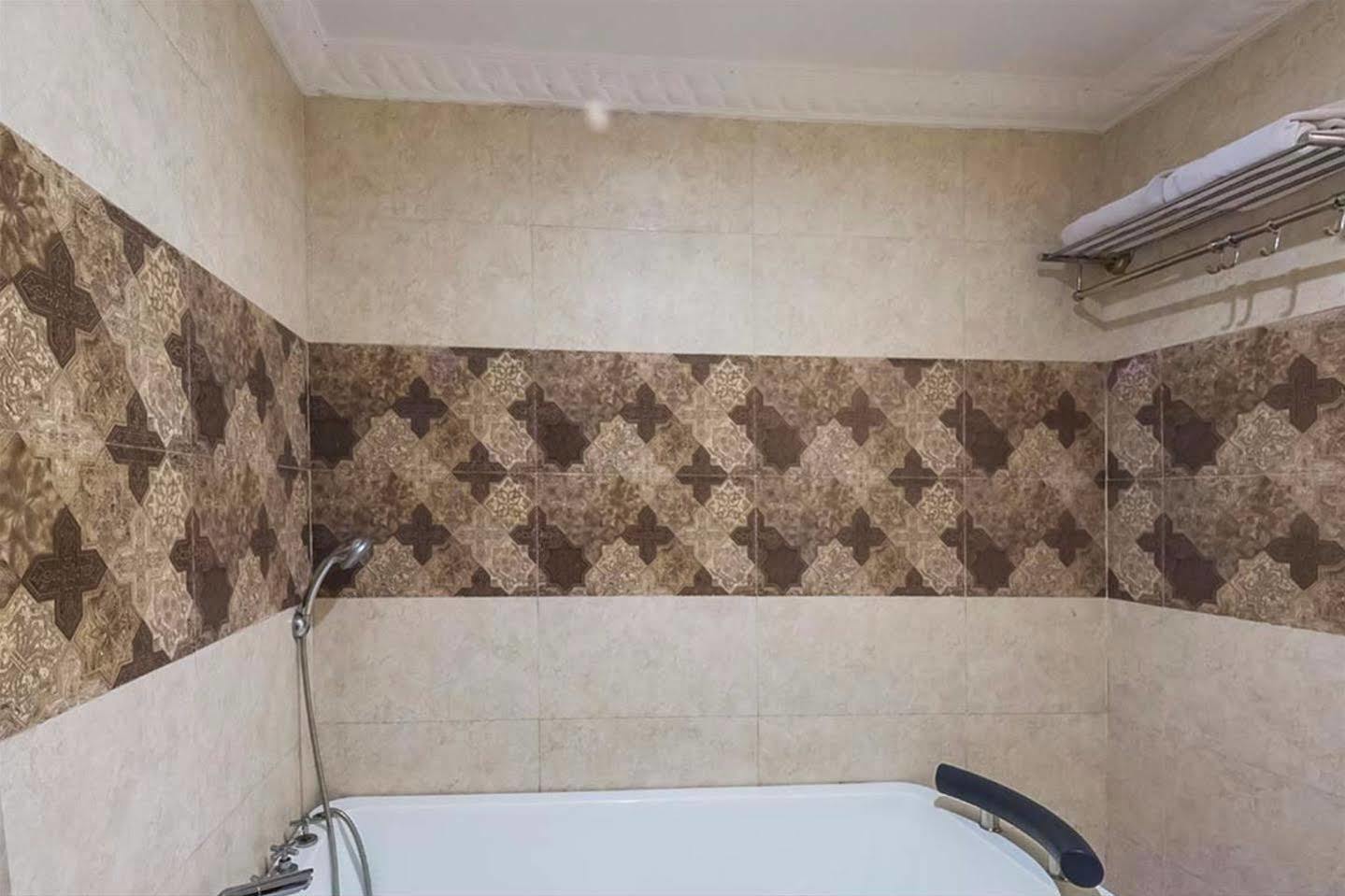 Treebo Komfort Suites, 3 Km From Mysore Palace Экстерьер фото