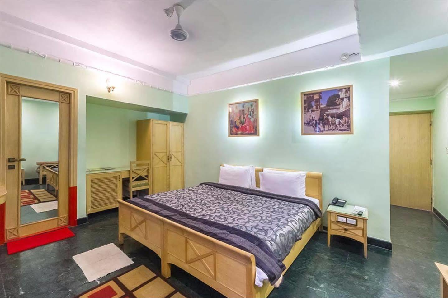 Treebo Komfort Suites, 3 Km From Mysore Palace Экстерьер фото